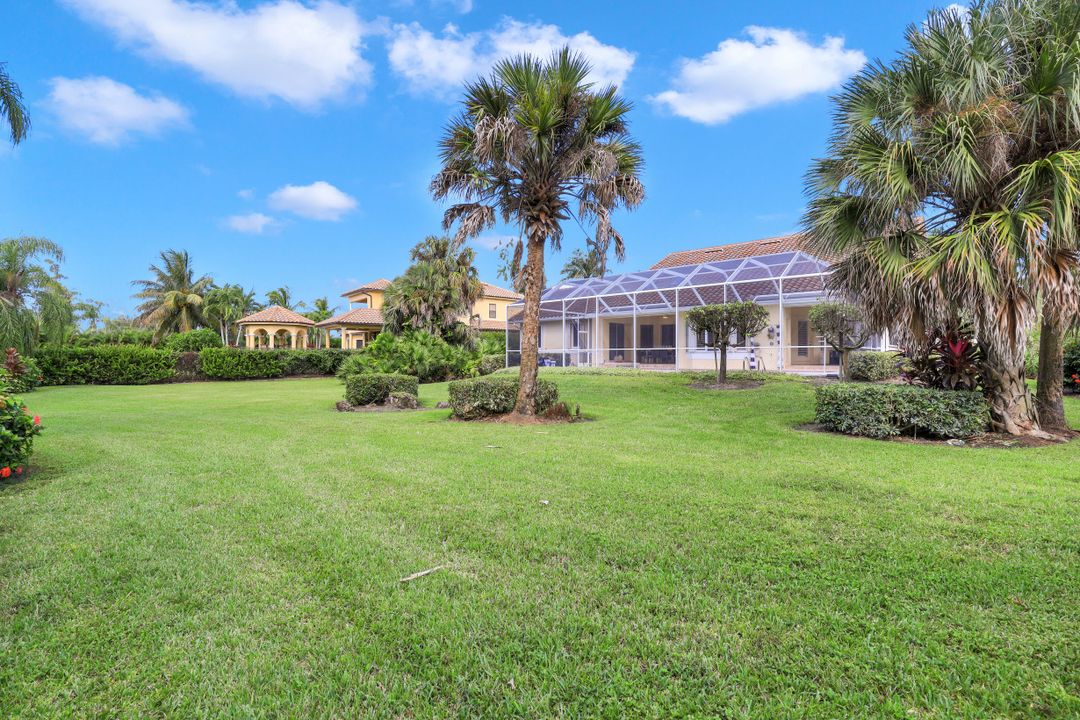 9245 The Ln, Naples, FL 34109