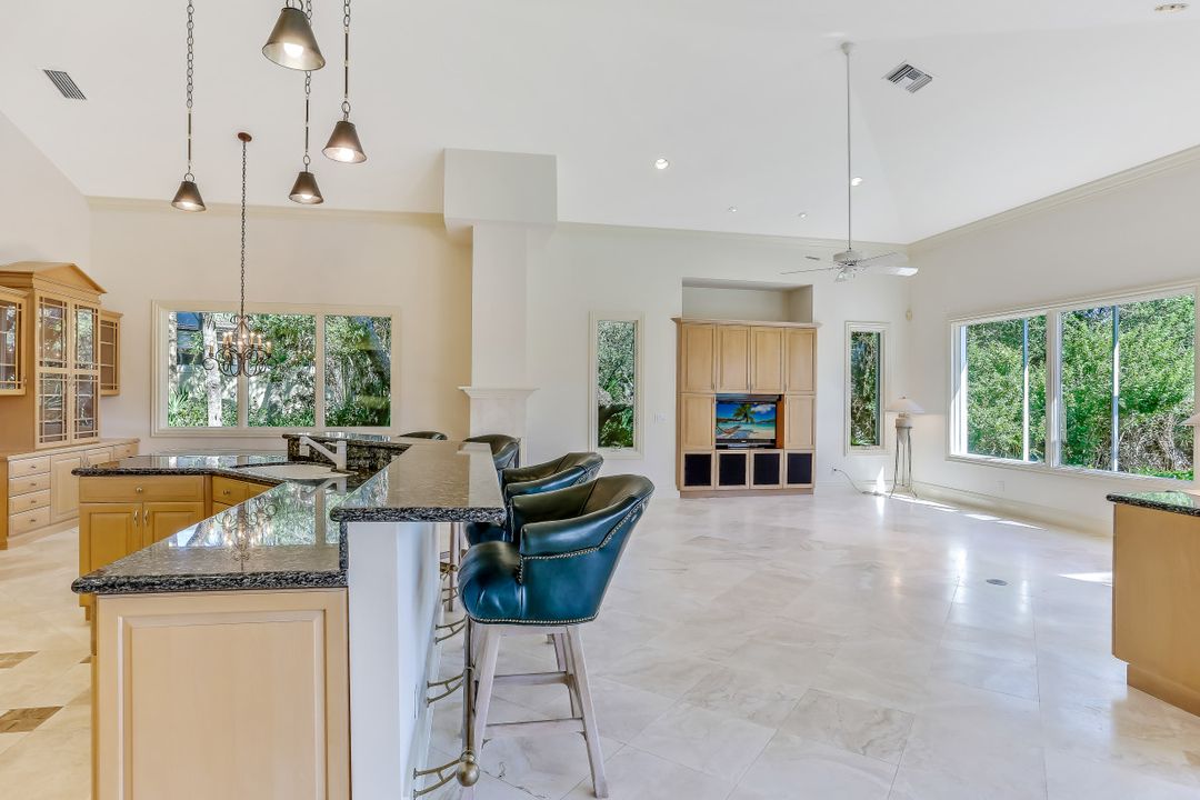 969 Barcarmil Way, Naples, FL 34110