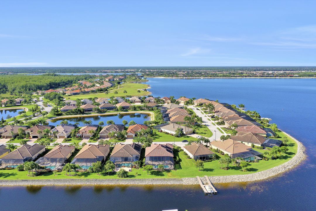 9091 Graphite Cir, Naples, FL 34120