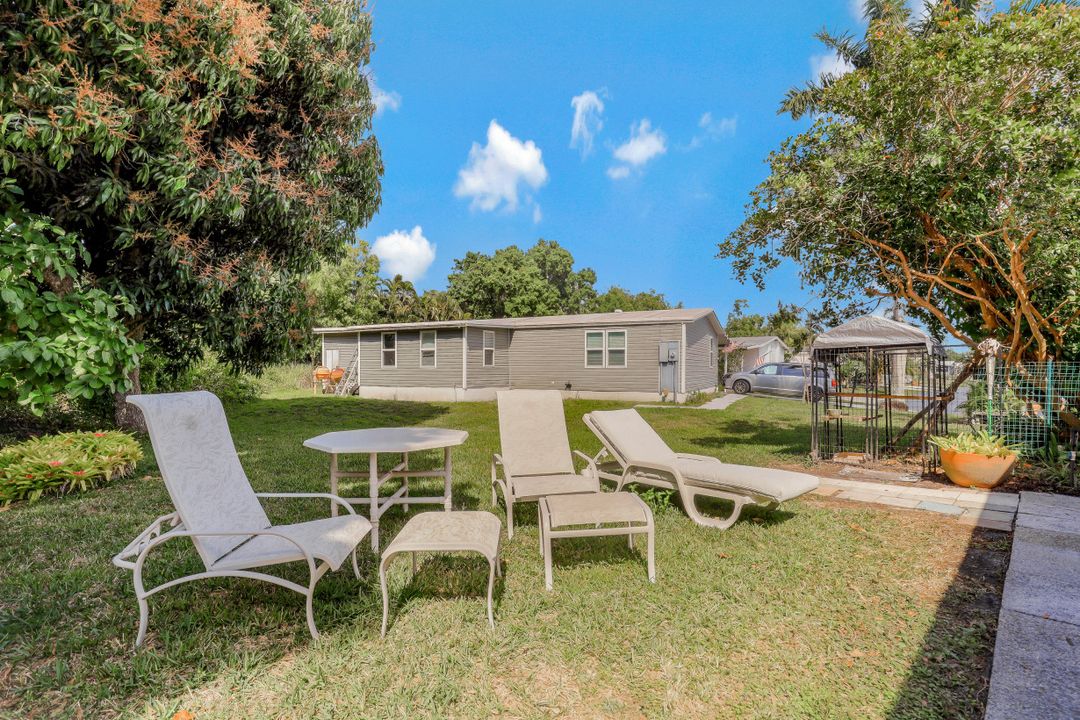 211 Grosbeak Ln, Naples, FL 34114