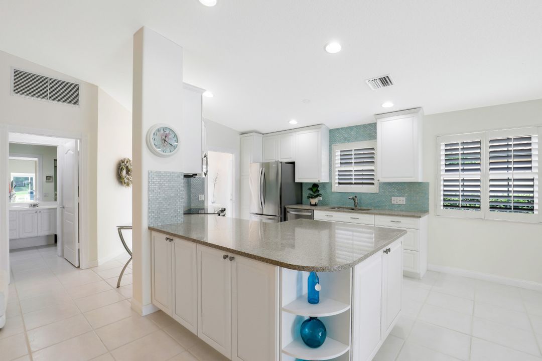 3868 Yakobi Ln, Naples, FL 34119