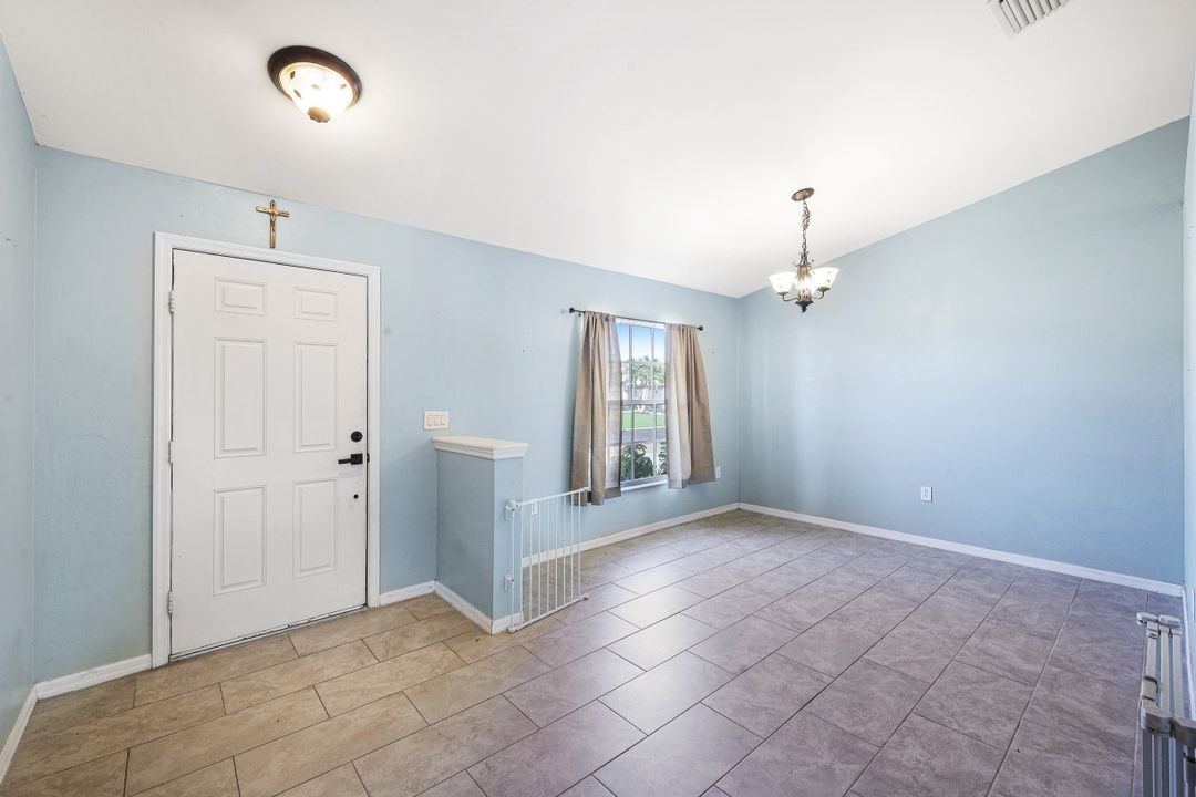 15736 Sunny Crest Ln, Fort Myers, FL 33905