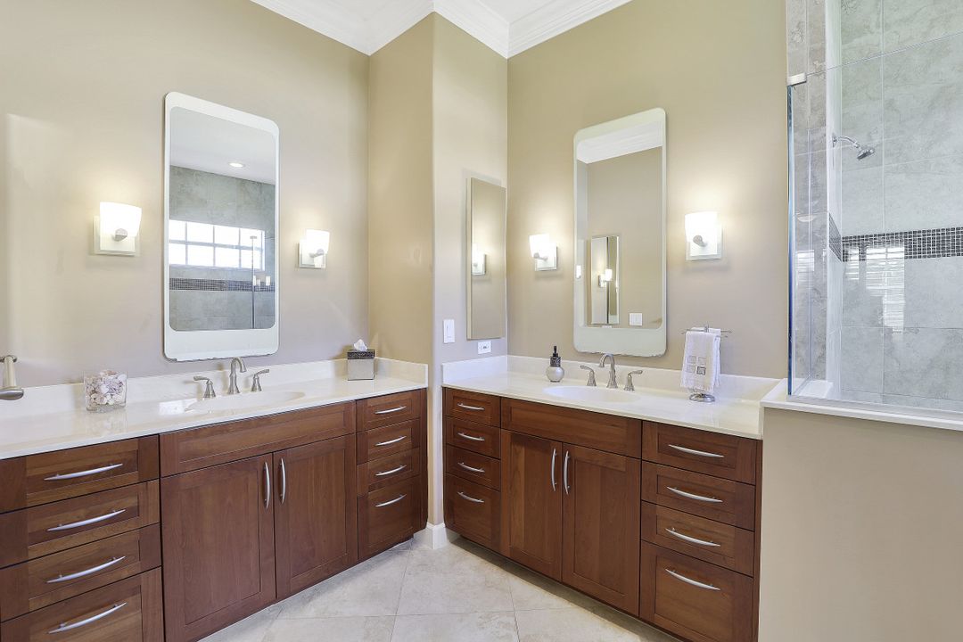 9131 Crystal Ct, Naples, FL 34120