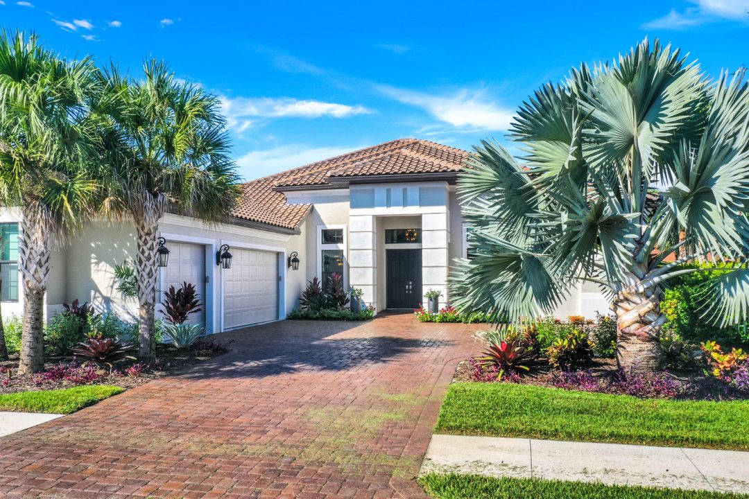 9018 Sorreno Ct, Naples, FL 34119