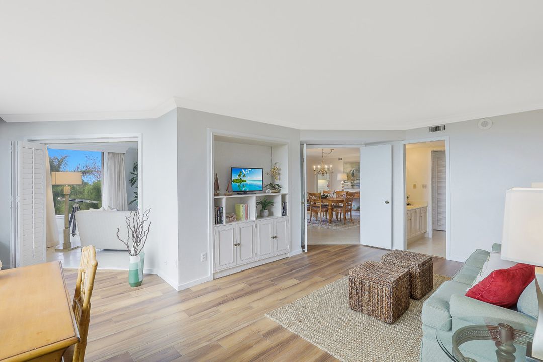 5555 Heron Point Dr #402, Naples, FL 34108