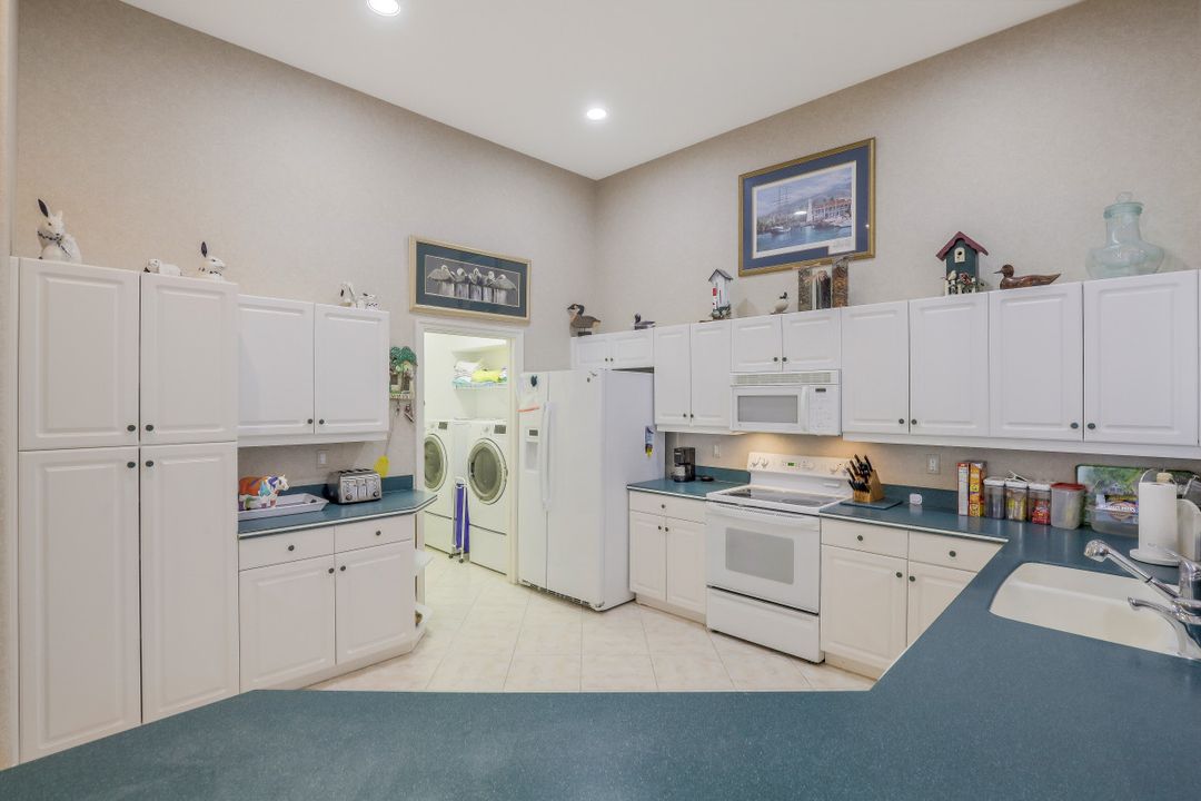 693 Mainsail Pl, Naples, FL 34110