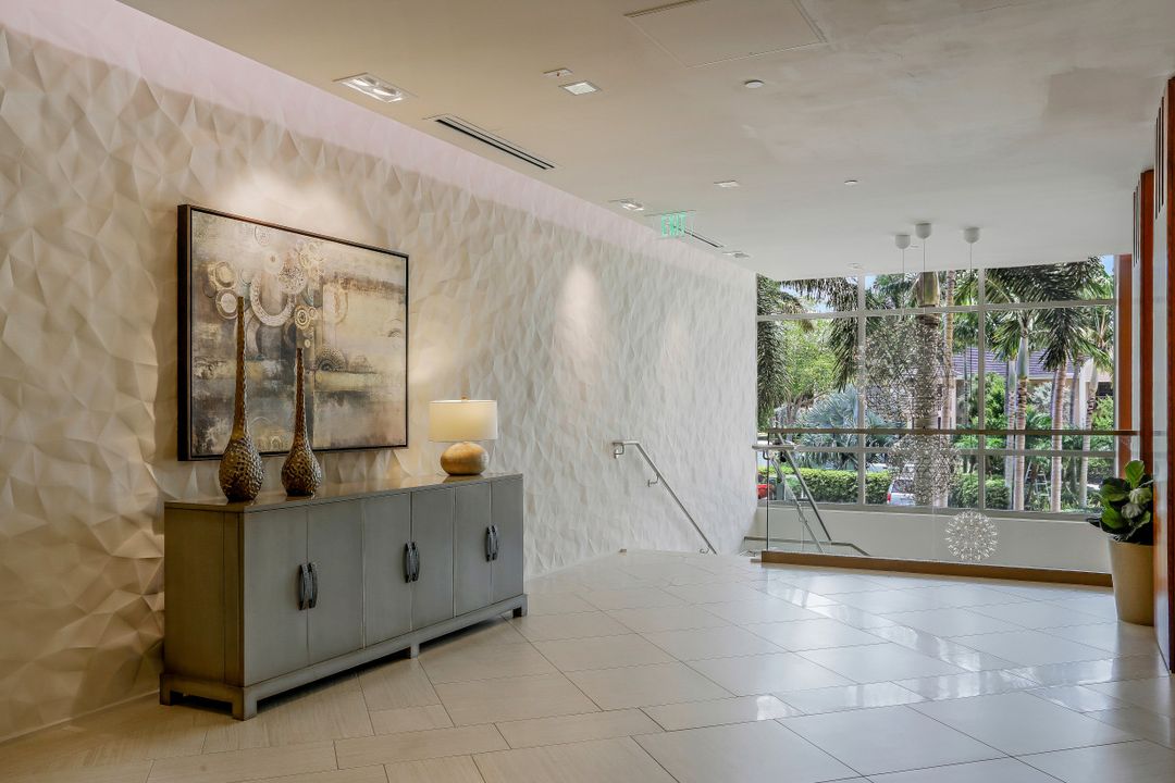 5601 Turtle Bay Dr, Naples, FL 34108