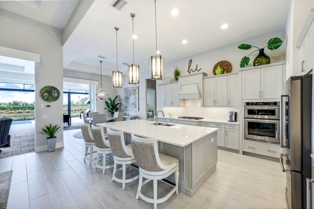 6231 Megans Bay Dr, Naples, FL 34112