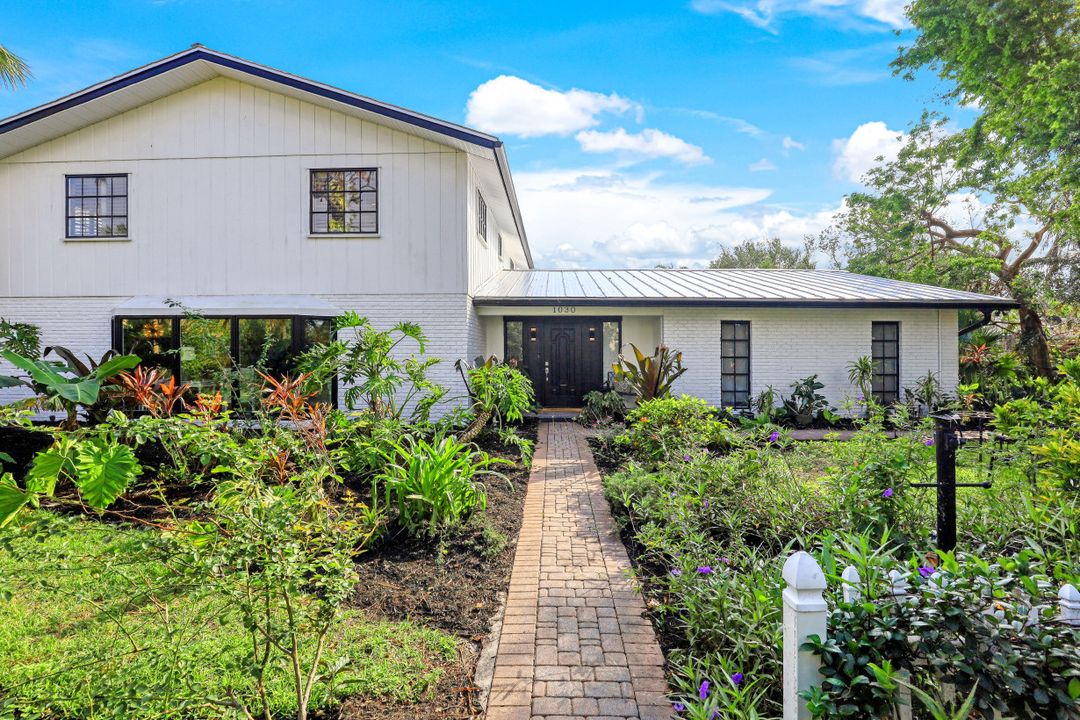 1030 Aqua Ln, Fort Myers, FL 33919