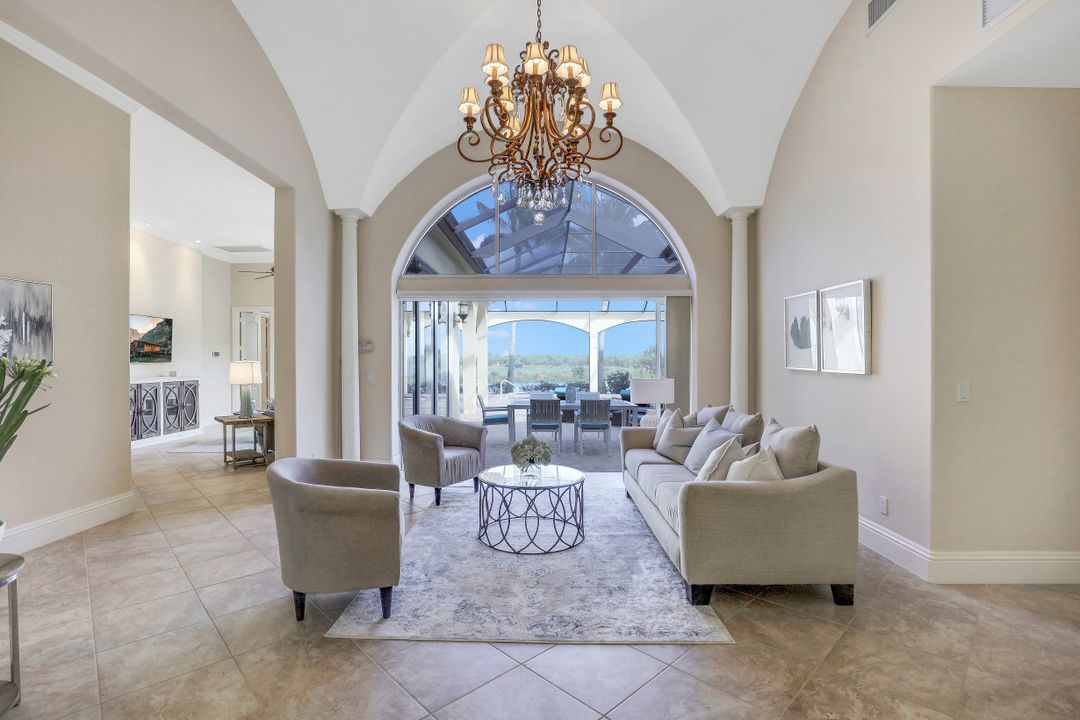 8560 Bellagio Dr, Naples, FL 34114