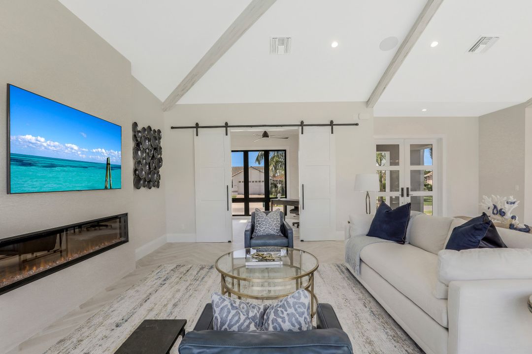 950 Bonita Ct, Marco Island, FL 34145