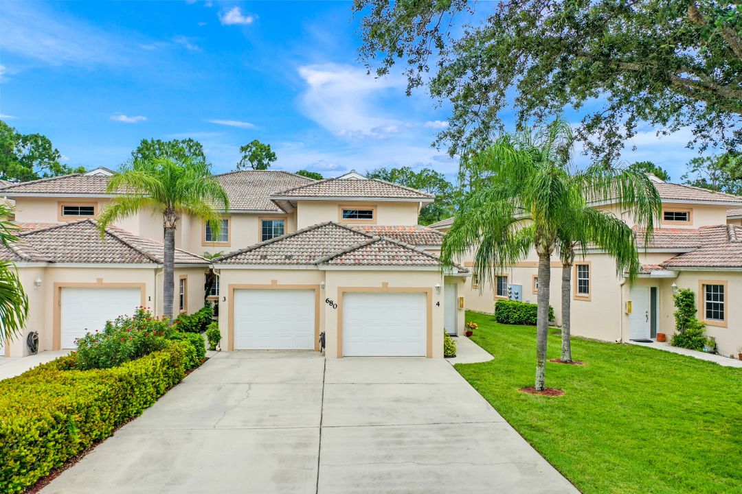 680 Luisa Ln #4, Naples, FL 34104