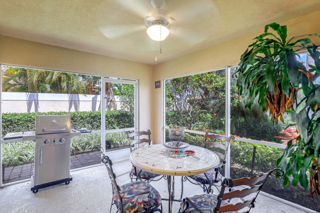 4280 Redonda Ln, Naples, FL 34119