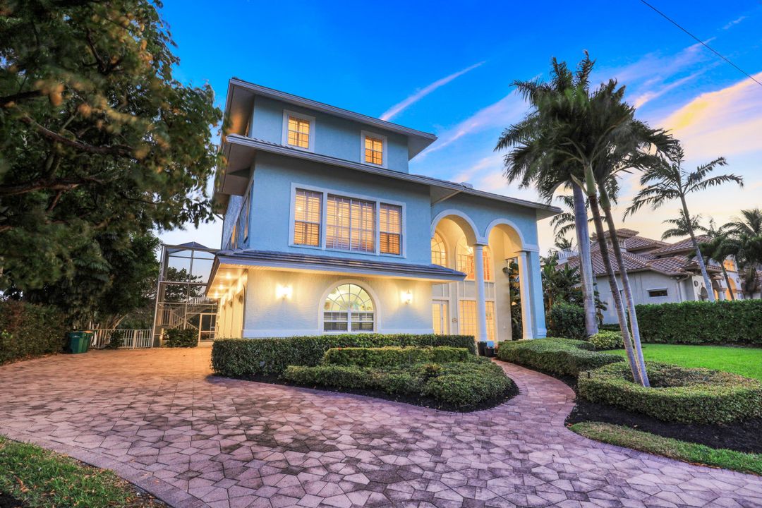 450 Spinnaker Dr, Marco Island, FL 34145