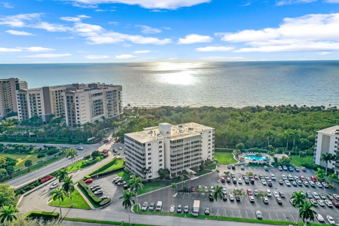 1 Bluebill Ave #306, Naples, FL 34108