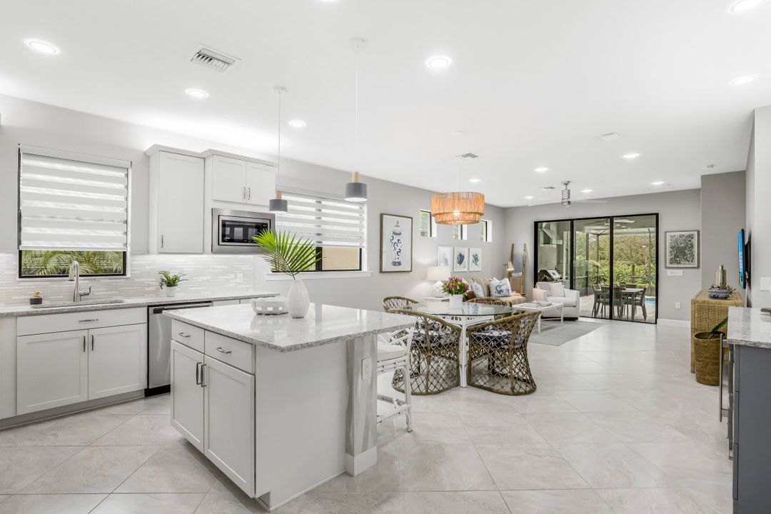 7682 Jacaranda Ln, Naples, FL 34114