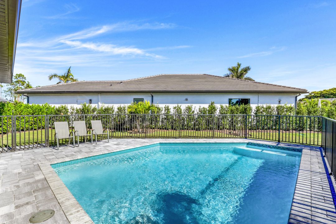 226 Legacy Ct, Naples, FL 34110