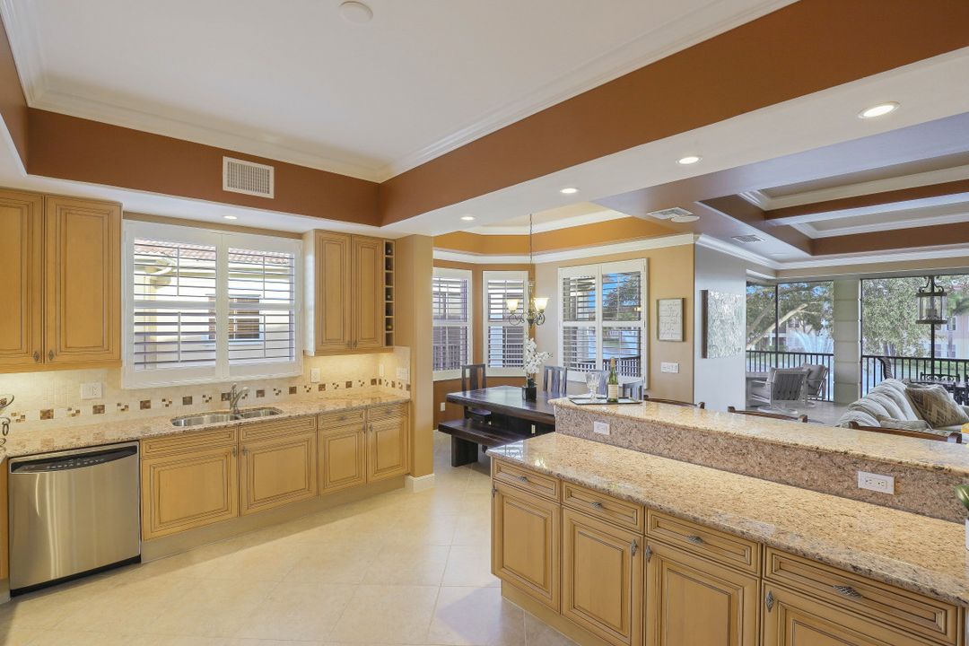 525 Avellino Isles Cir #33201, Naples, FL 34119