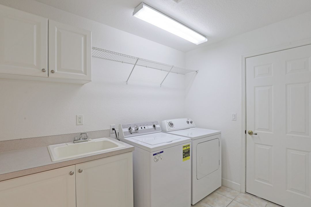 5873 Northridge Dr, Naples, FL 34110