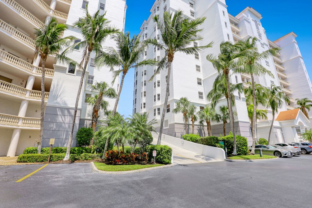 400 Flagship Dr #802, Naples, FL 34108