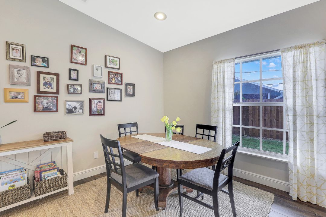 206 Kirtland Dr, Naples, FL 34110