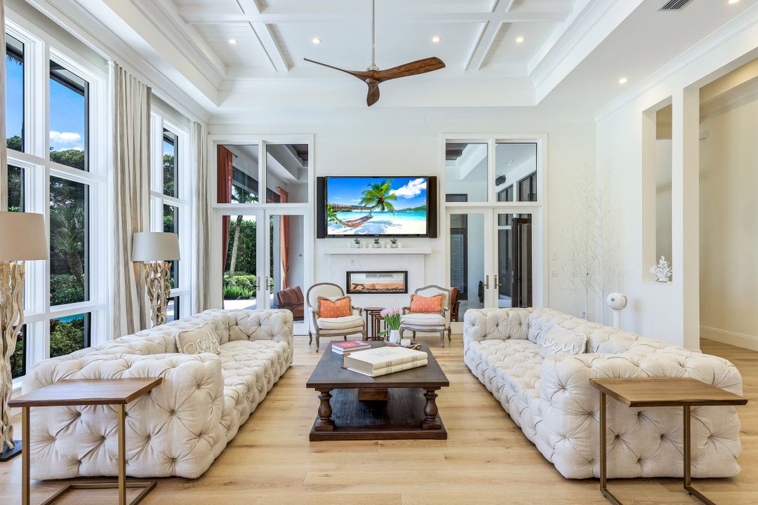 2546 Augusta Dr, Naples, FL 34109