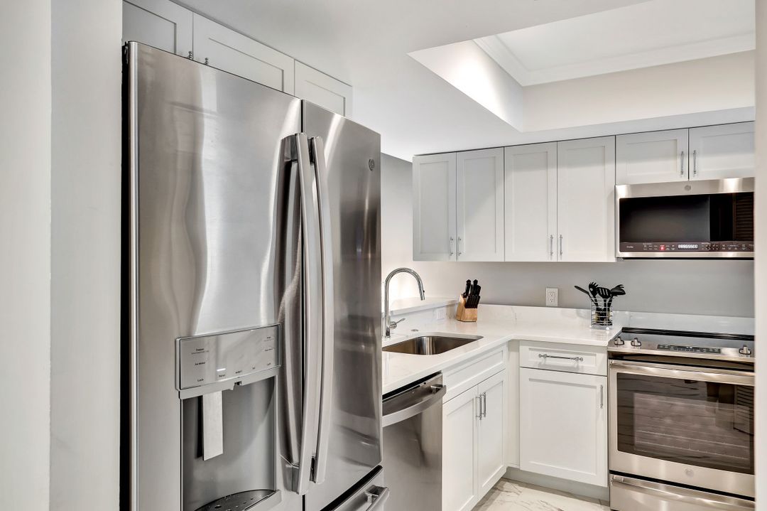 5897 Chanteclair Dr #314, Naples, FL 34108