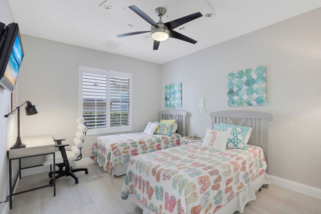 231 Seahorse Ct, Marco Island, FL 34145