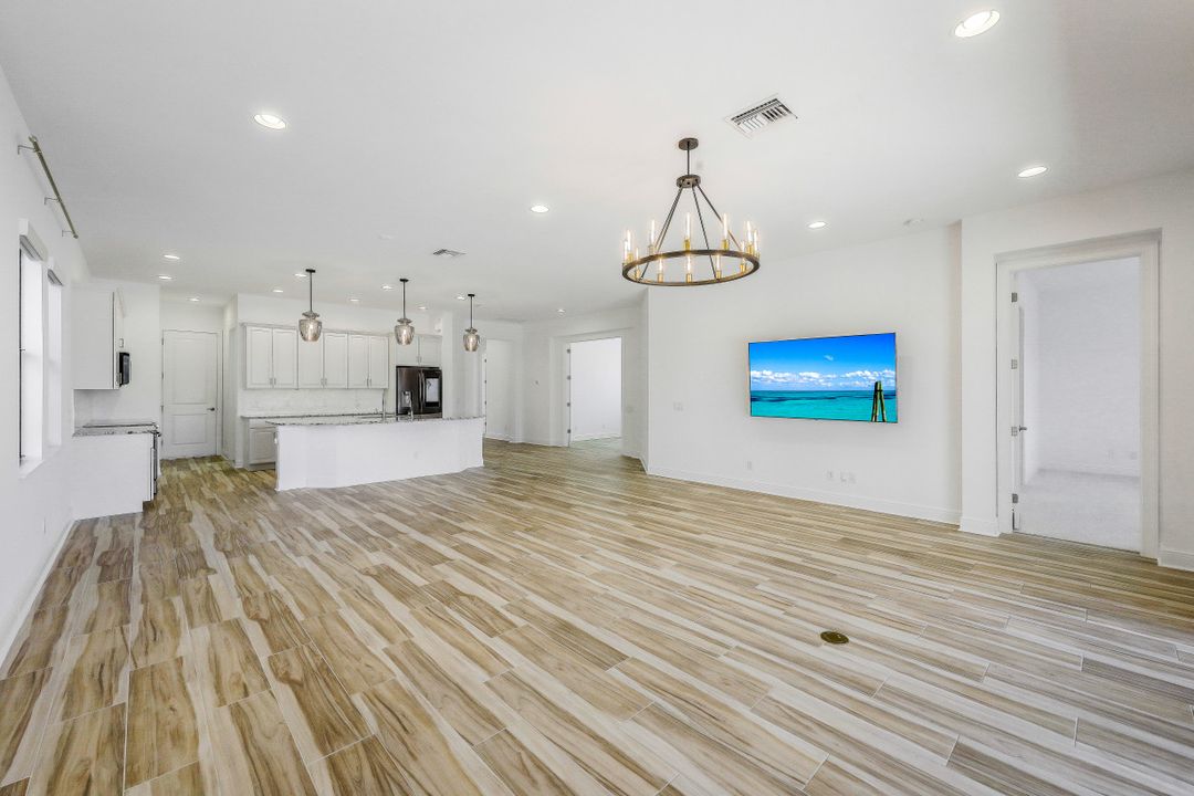 4098 Raffia Dr, Naples, FL 34119