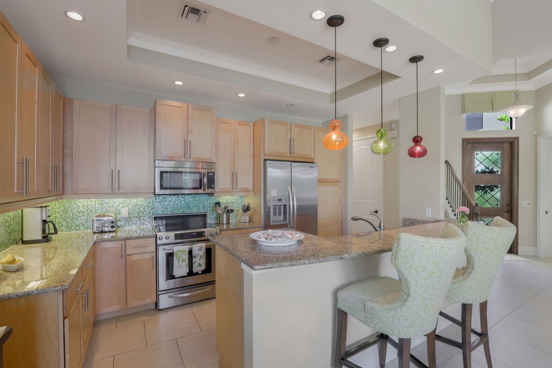 7915 Cordoba Pl, Naples, FL 34113