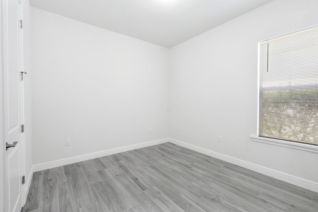 3271 Pilot Cir, Naples, FL 34120