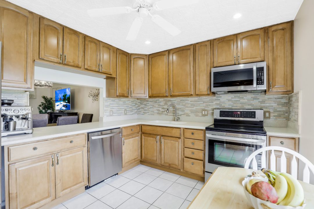 51 Glades Blvd #2, Naples, FL 34112