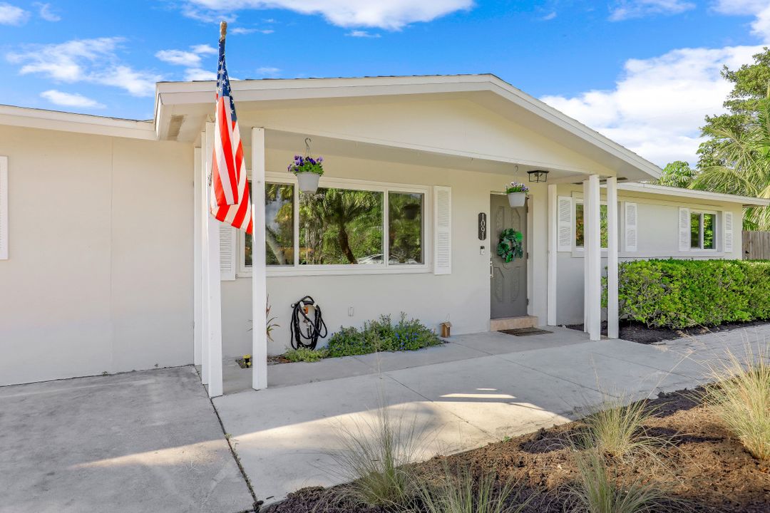 1091 22nd Ave N, Naples, FL 34103