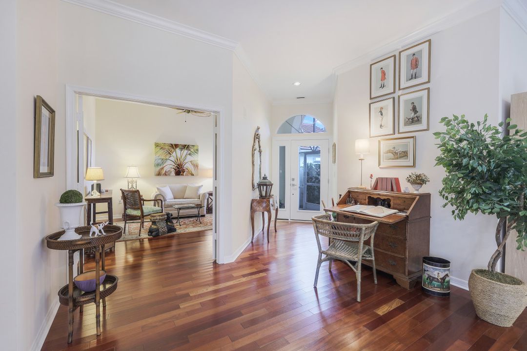 2208 Paget Cir, Naples, FL 34112