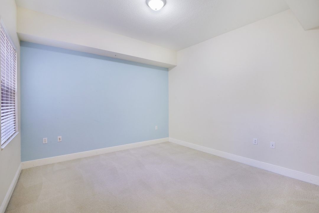 9234 Campanile Cir #102, Naples, FL 34114