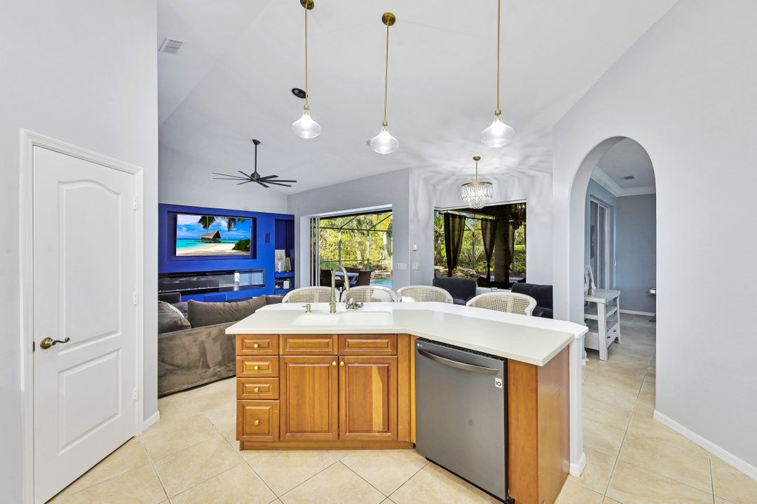 2047 Terrazzo Ln, Naples, FL 34104
