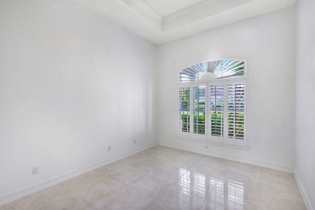 4899 Rustic Oaks Cir, Naples, FL 34105