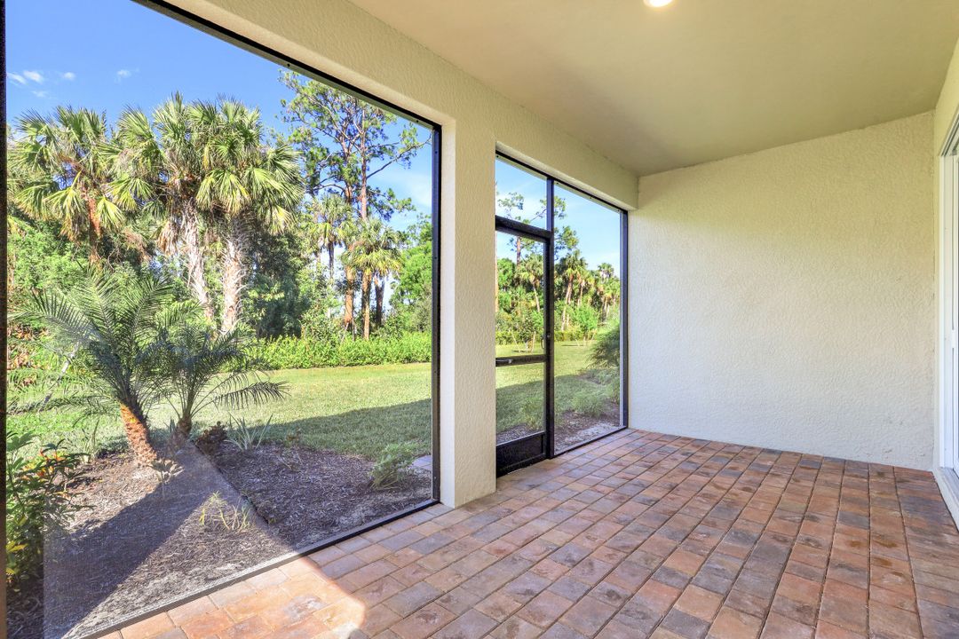 315 Tamarindo Ln, Naples, FL 34114