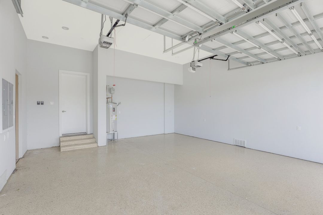 859 92nd Ave N, Naples, FL 34108