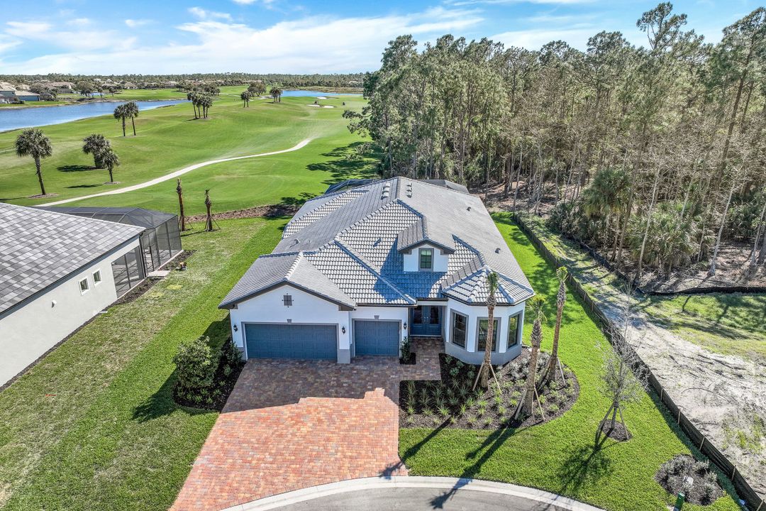 9528 Curlew Dr, Naples, FL 34120