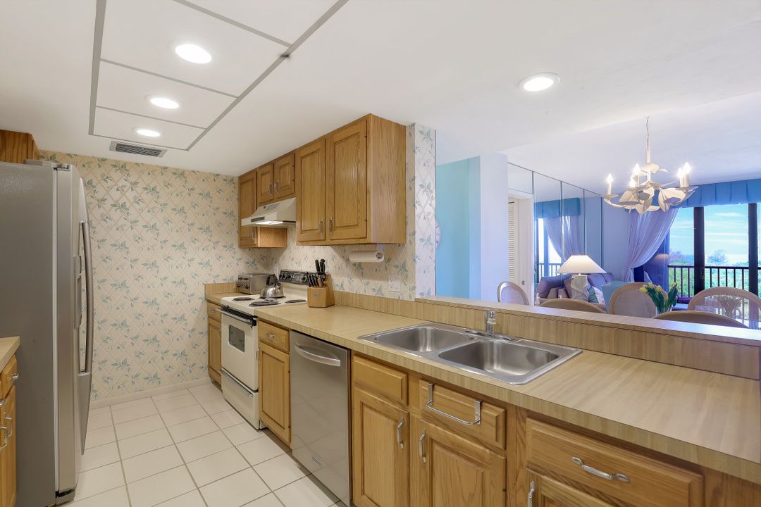 17 Bluebill Ave #602, Naples, FL 34108