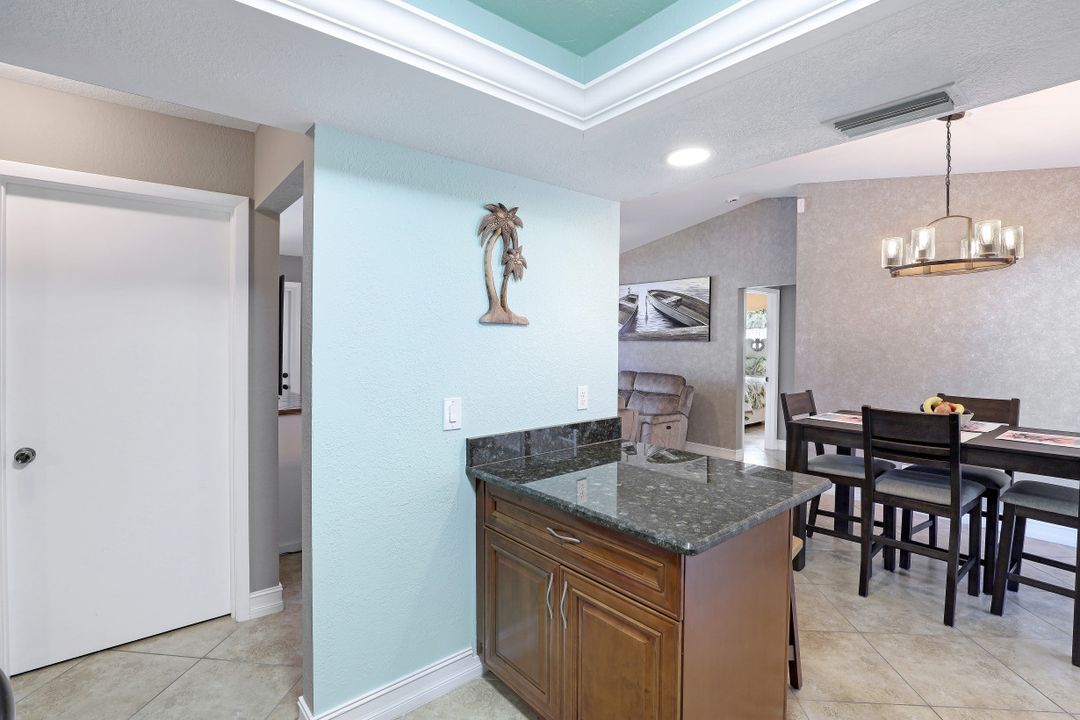 2208 Viscaya Pkwy, Cape Coral, FL 33990