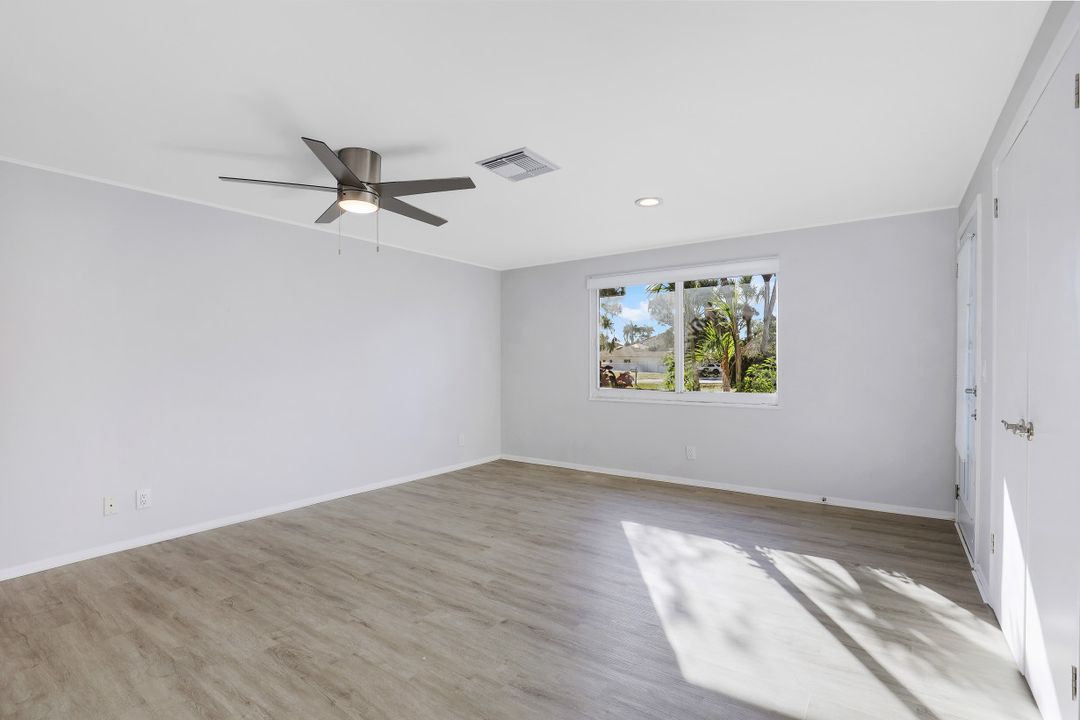 549 94th Ave N #B, Naples, FL 34108