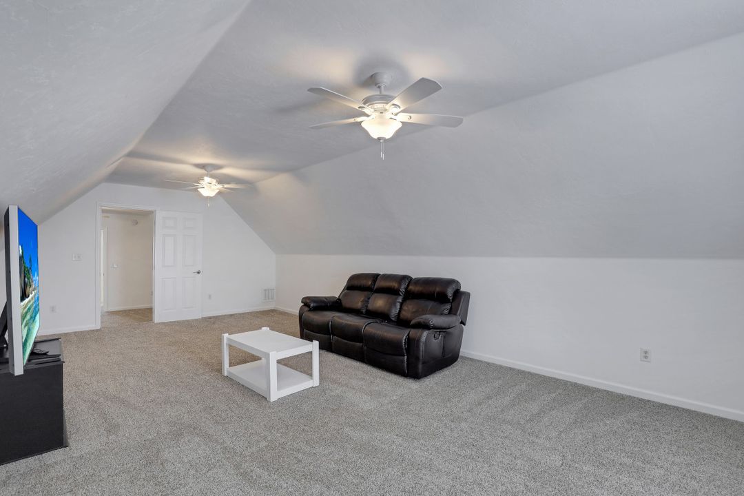 239 Leawood Cir, Naples, FL 34104