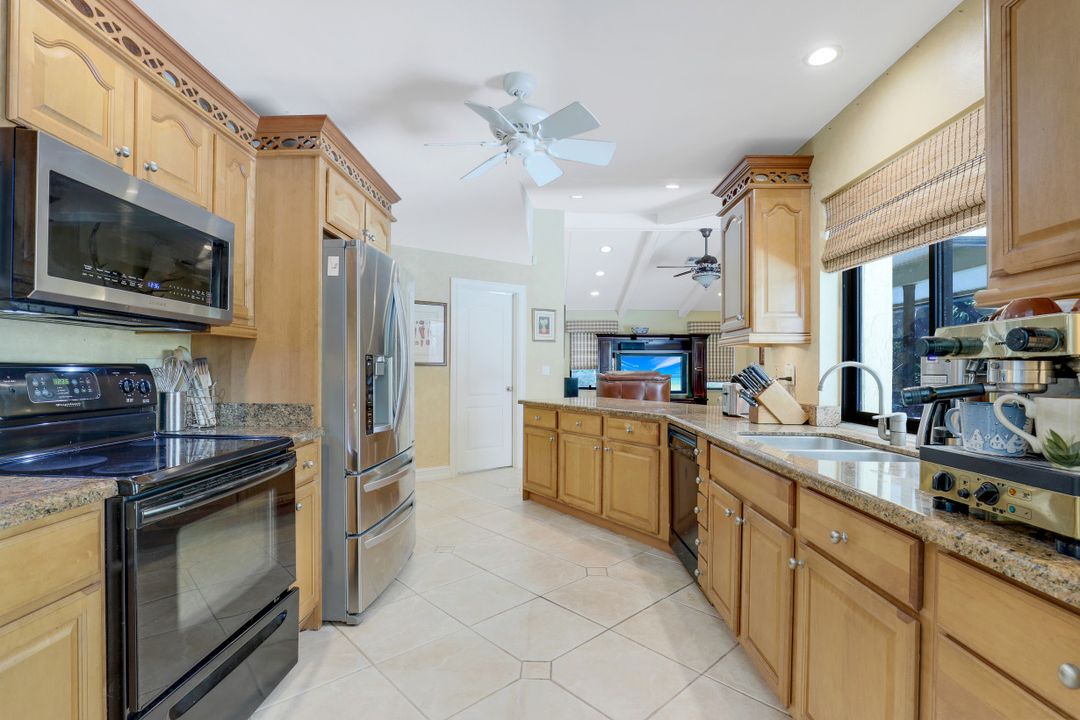 2326 Kings Lake Blvd, Naples, FL 34112
