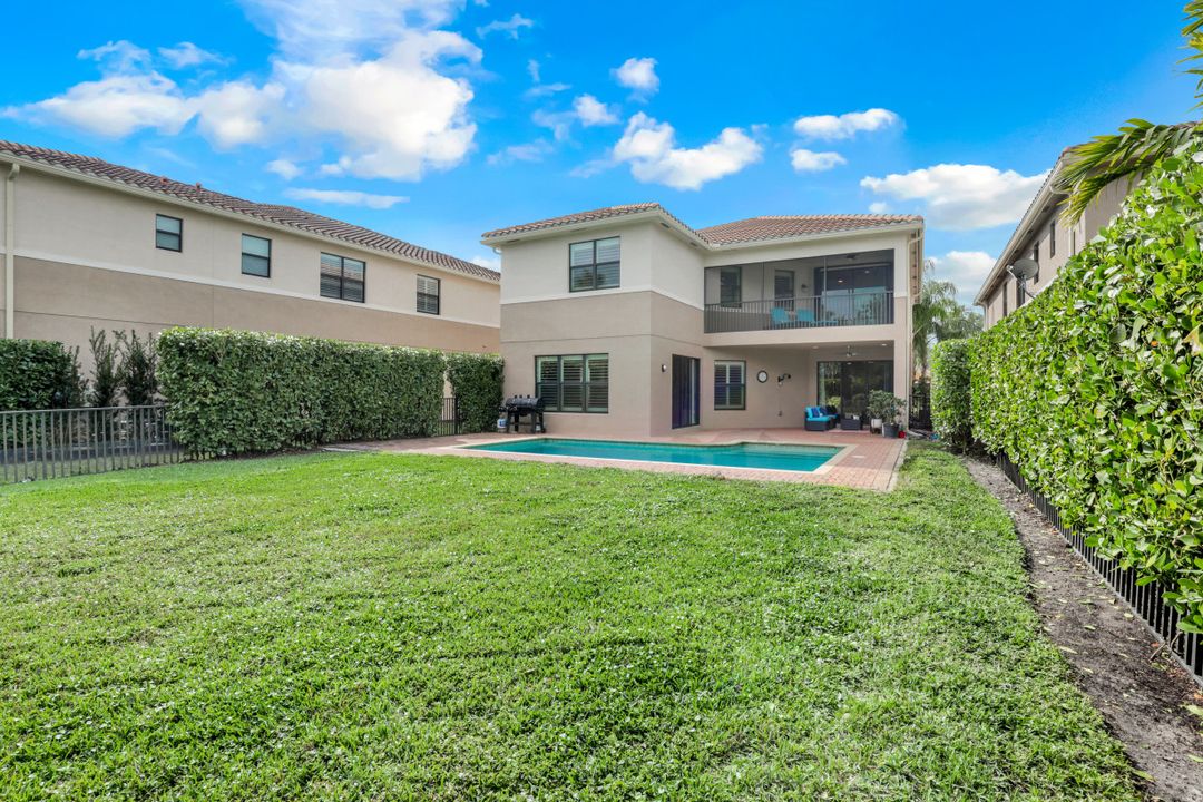 3082 Hudson Ter, Naples, FL 34119