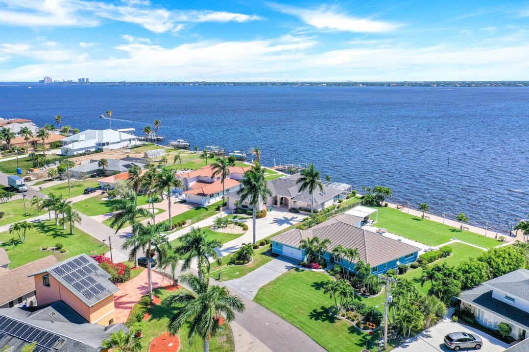 3735 SE 21st Pl, Cape Coral, FL 33904
