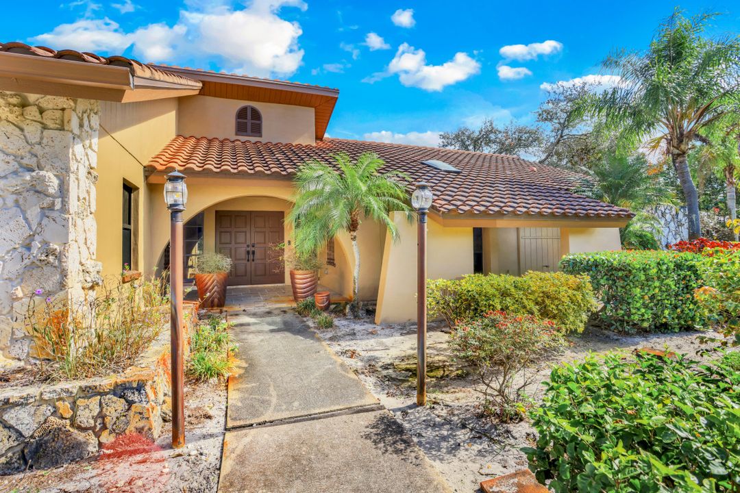 6846 Trail Blvd, Naples, FL 34108