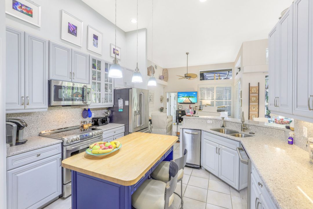 28384 Sombrero Dr, Bonita Springs, FL 34135