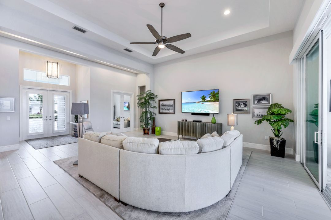 6231 Megans Bay Dr, Naples, FL 34112